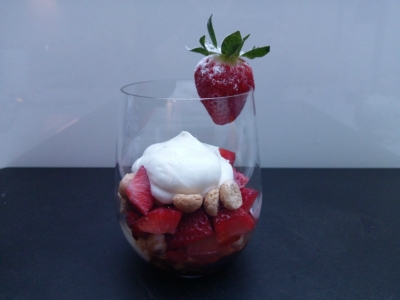 Erdbeeren mit Balsamico und Amaretti