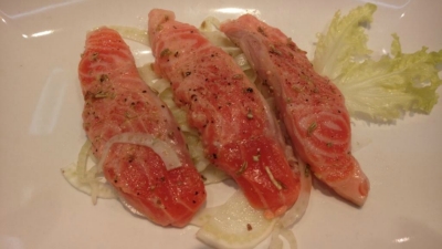 Fjordforelle, mariniert, auf jungem Fenchel