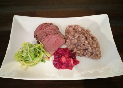 Hirschmedaillon mit pikantem Cranberry-Relish