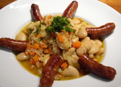 Iberico- Bratwürstchen auf spanischen Bohnen 