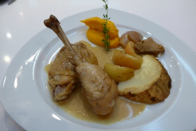 Poularde mit Steinpilzen und Äpfeln in Vin Jaune