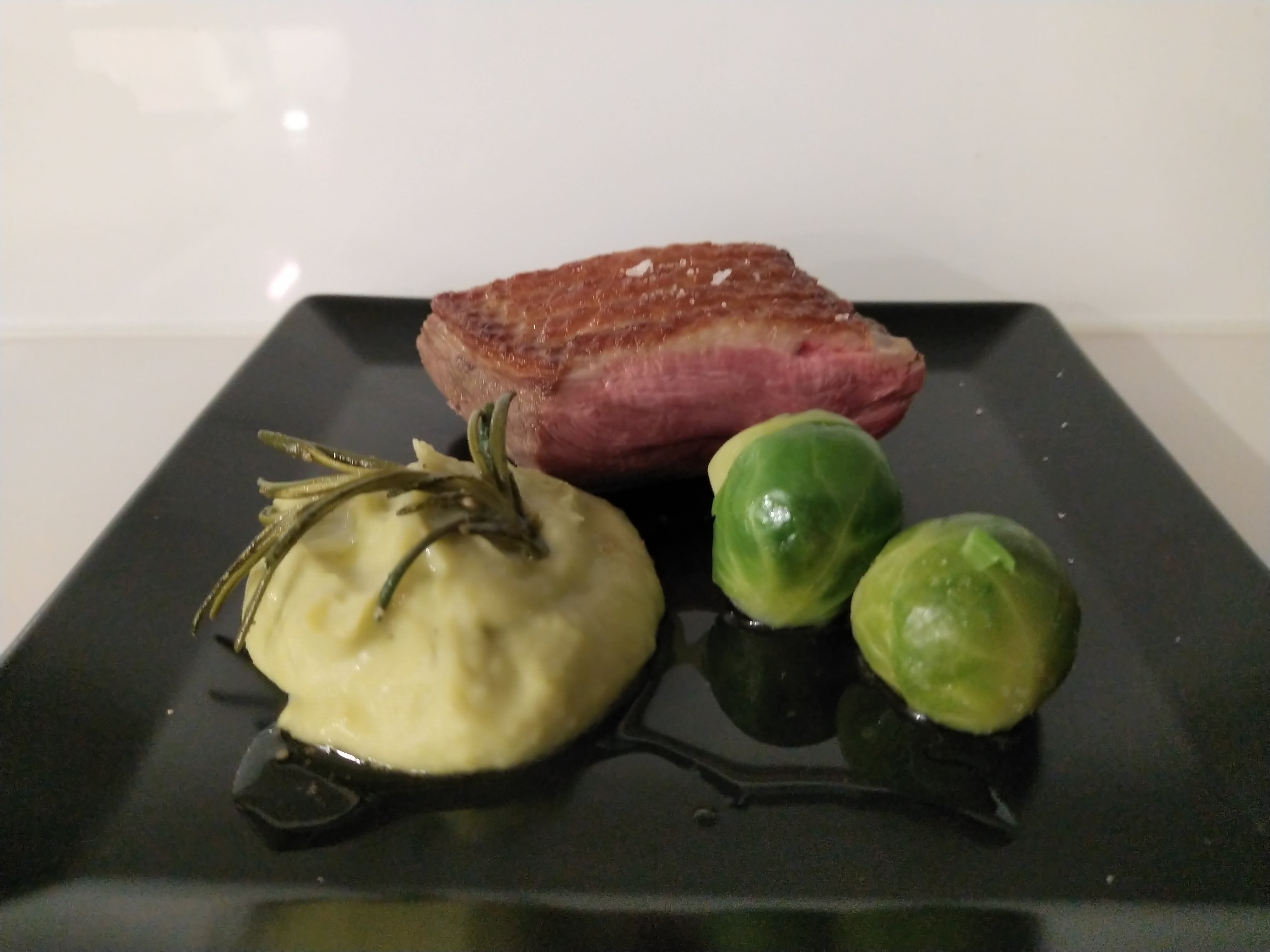 Rosenkohl Creme zur geräucherten Entenbrust