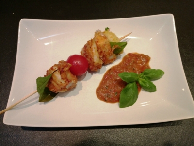 Seefisch-Spieß mit frischem Lorbeer