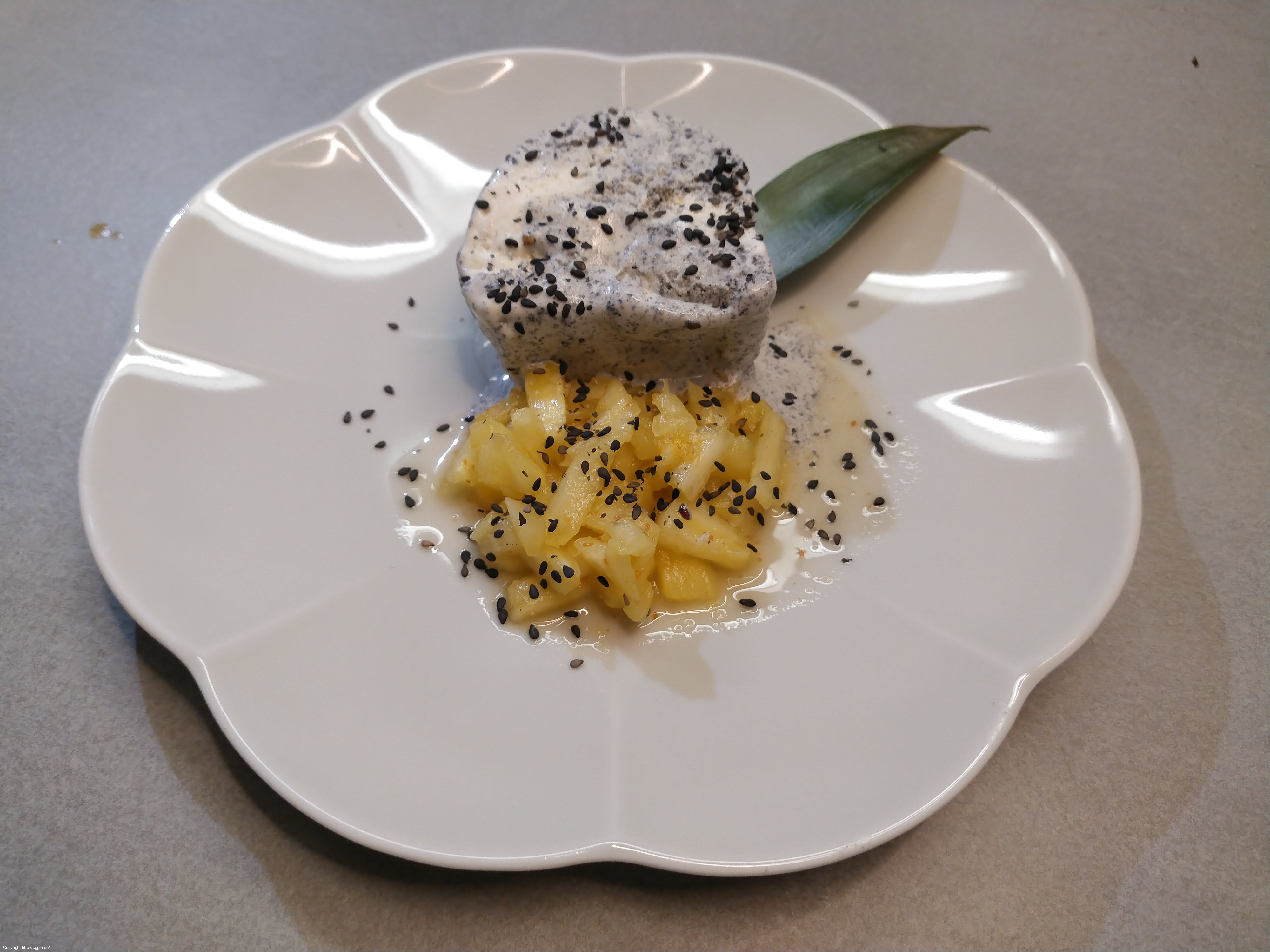 Sesam-Eis mit Ananas