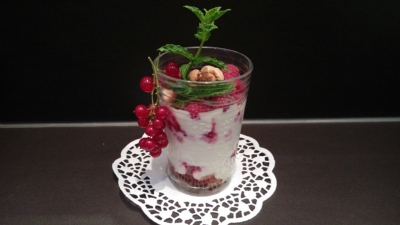 Tiramisu im Glas mit Sommer Beeren