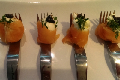 Wachtelei mit Trüffel im Räucherlachsmantel