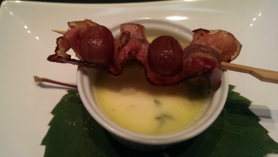 Wein-Süppchen mit Speck-Trauben